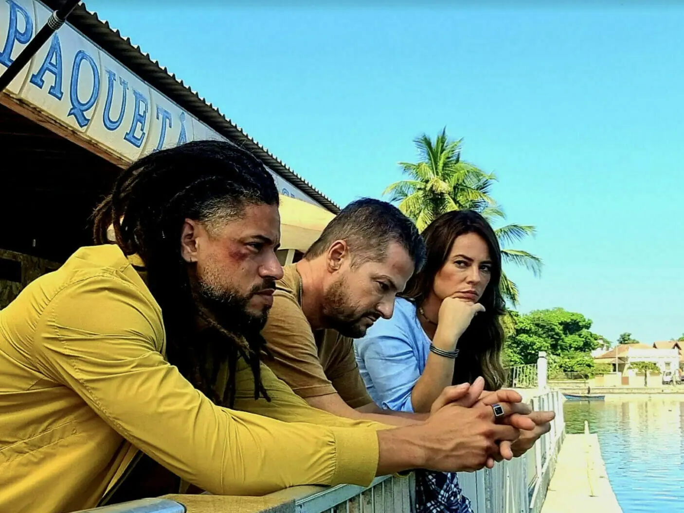 Moa (Marcelo Serrado), Pat (Paolla Oliveira) e Ítalo (Paulo Lessa) em Cara e Coragem