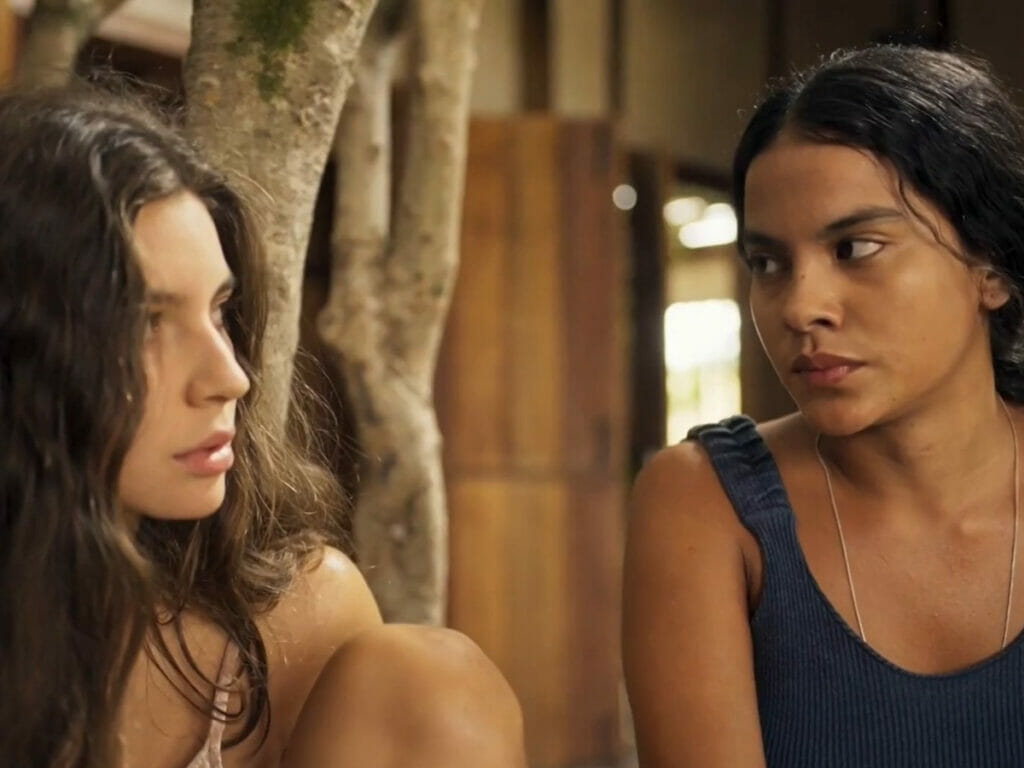 Muda (Bella Campos) e Juma (Alanis Guillen) em Pantanal