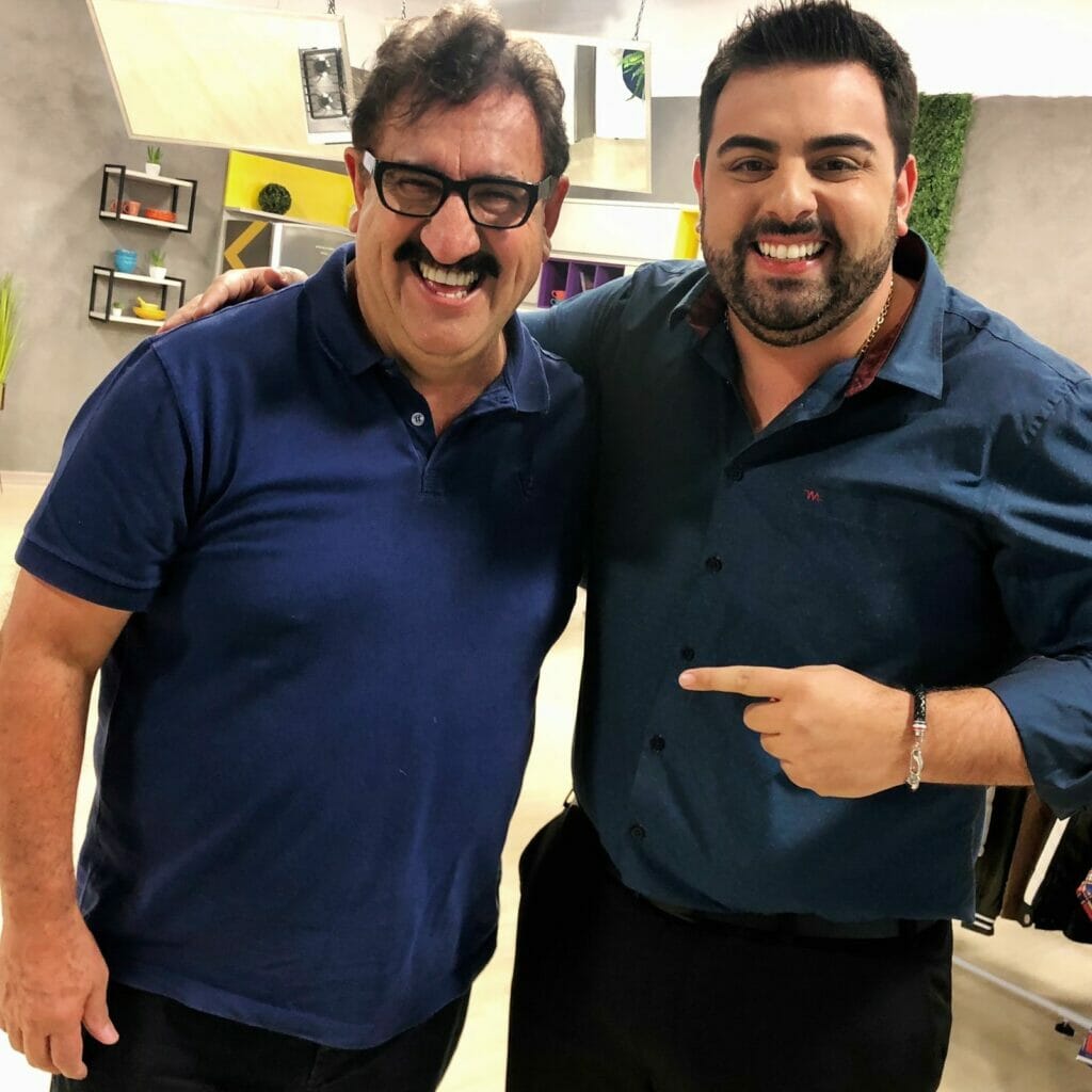 Os apresentadores Ratinho e Felipe Macedo, o Macedão