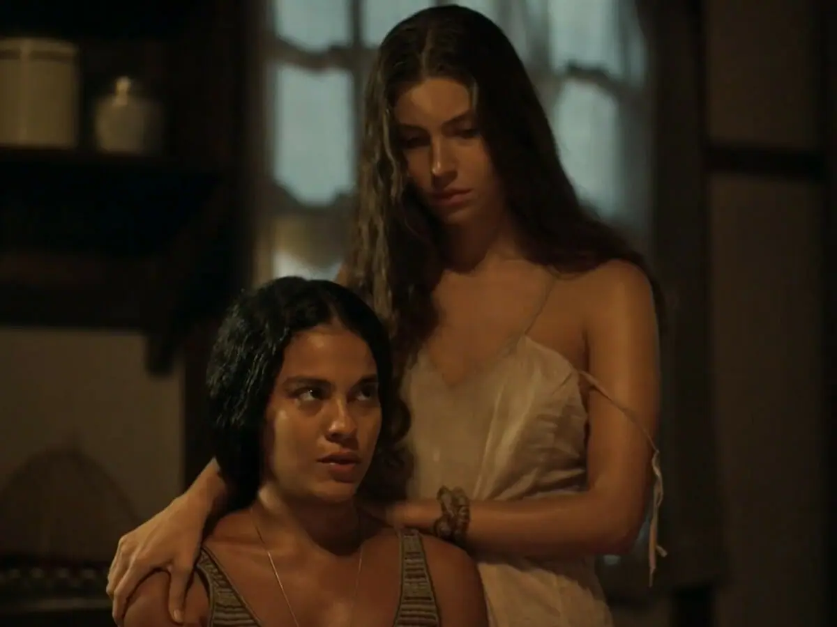 Muda (Bella Campos) e Juma (Alanis Guillen) em Pantanal