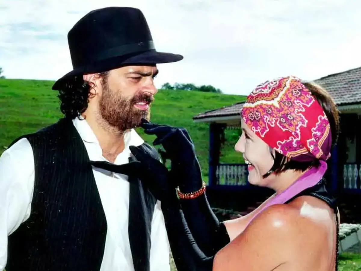 Petruchio (Eduardo Moscovis) e Catarina (Adriana Esteves) em O Cravo e a Rosa (1)