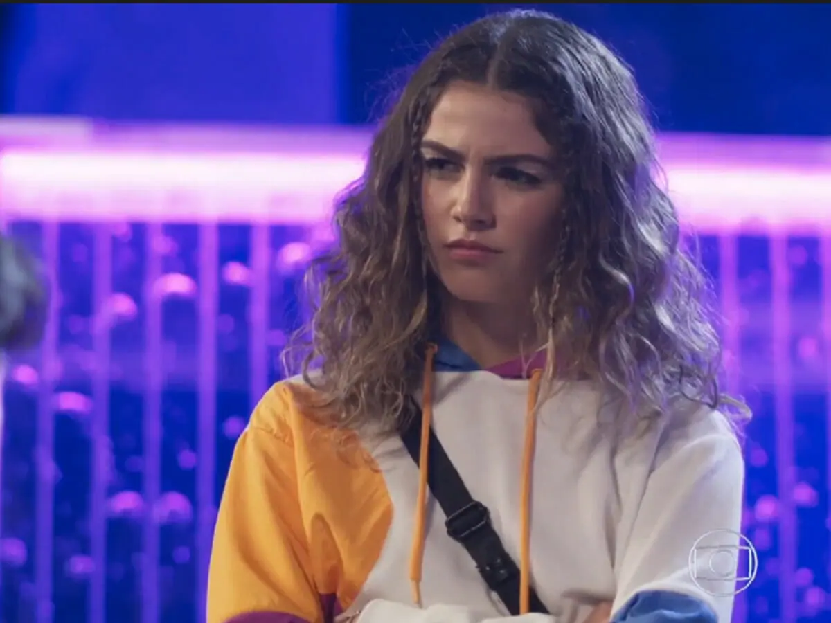 Lou (Vitória Bohn) em Cara e Coragem