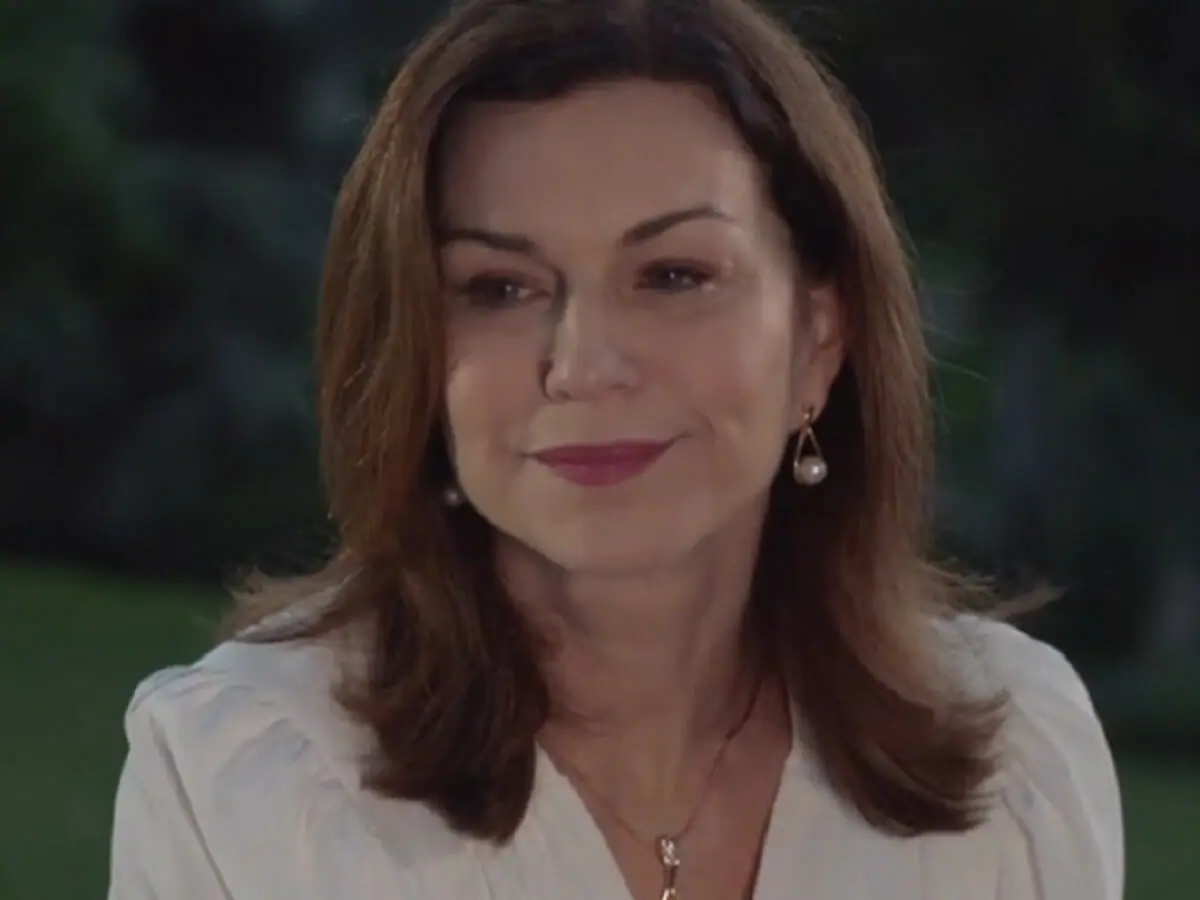 Ísis (Adriana Garambone) na série Todas as Garotas em Mim