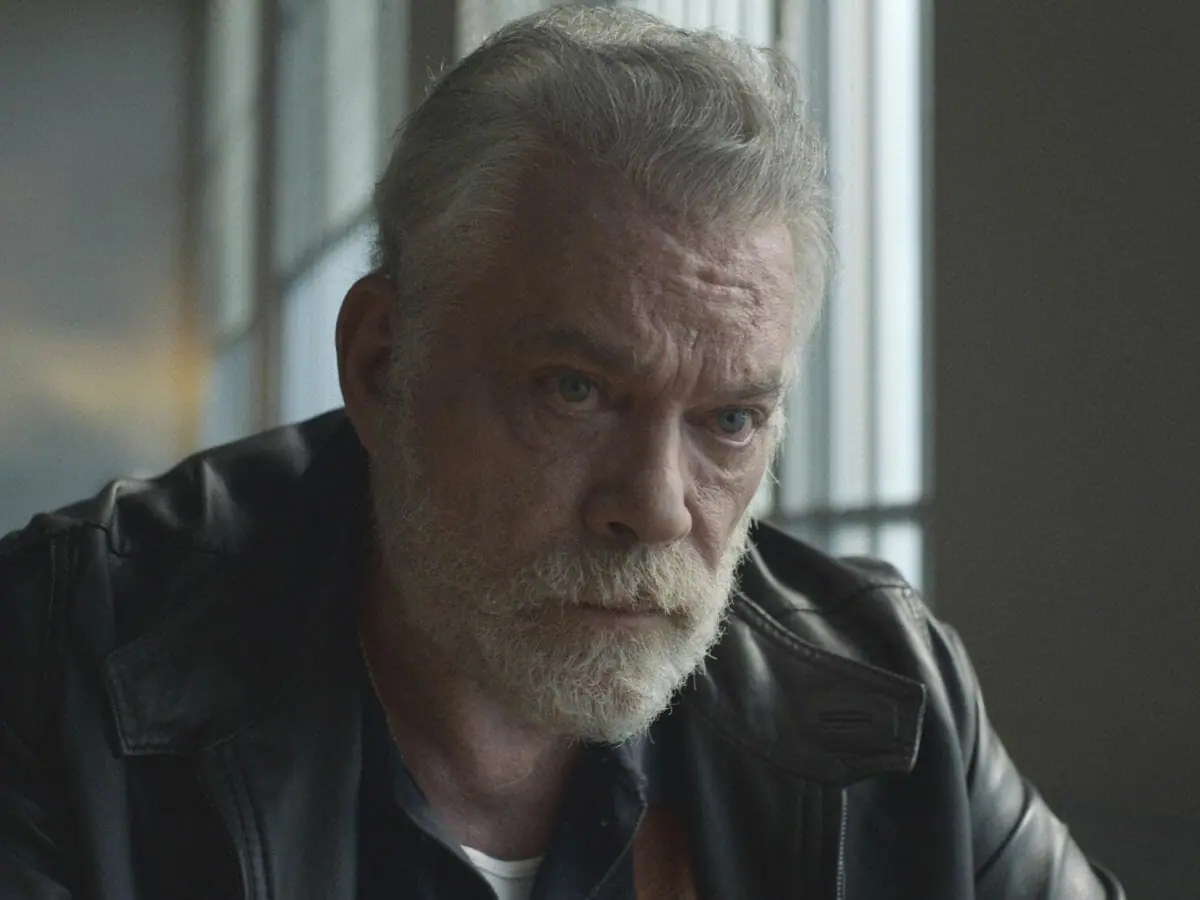 Ray Liotta em cena da minissérie Black Bird