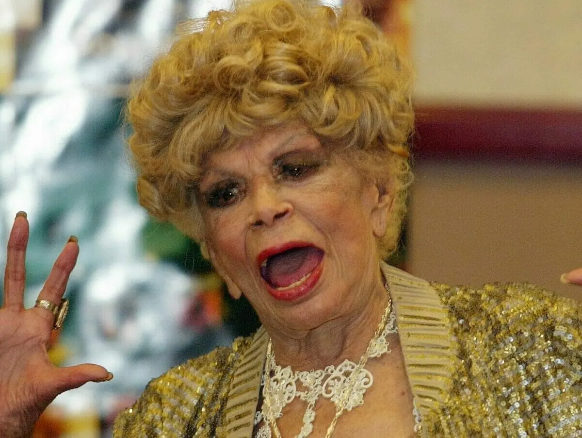 A atriz Dercy Gonçalves