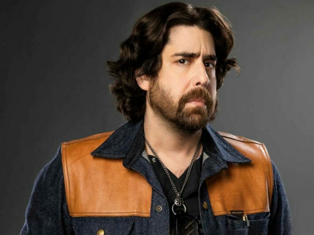 Adam Goldberg na pele do hacker Harry em The Equalizer