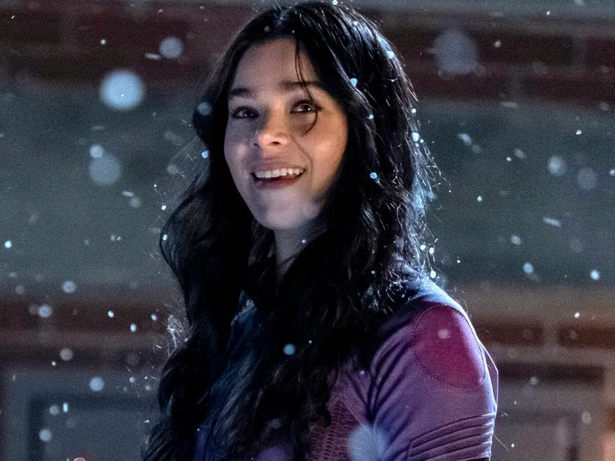 Hailee Steinfeld na série Gavião Arqueiro