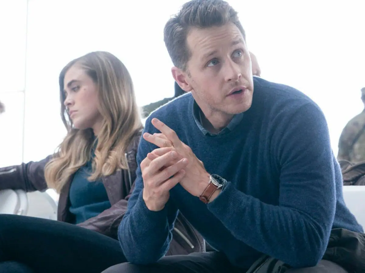 Melissa Roxburgh com Josh Dallas na série Manifest