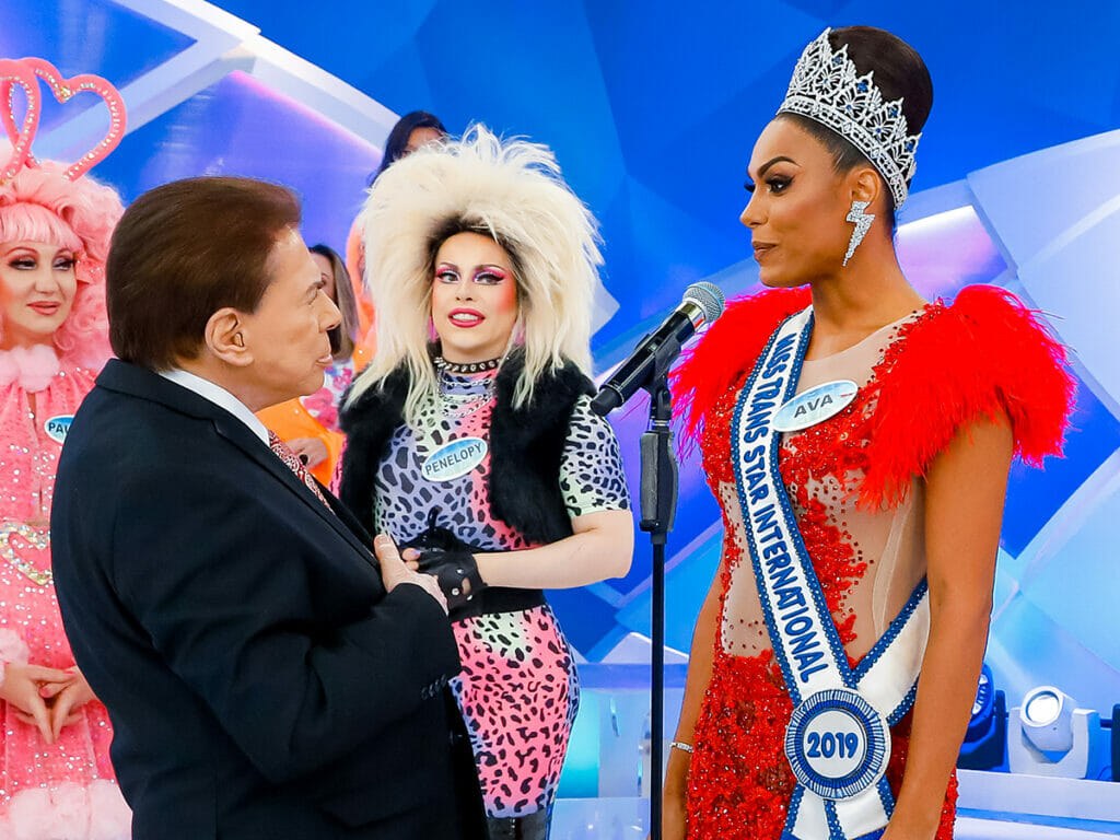 Silvio Santos e Ava Simões no SBT