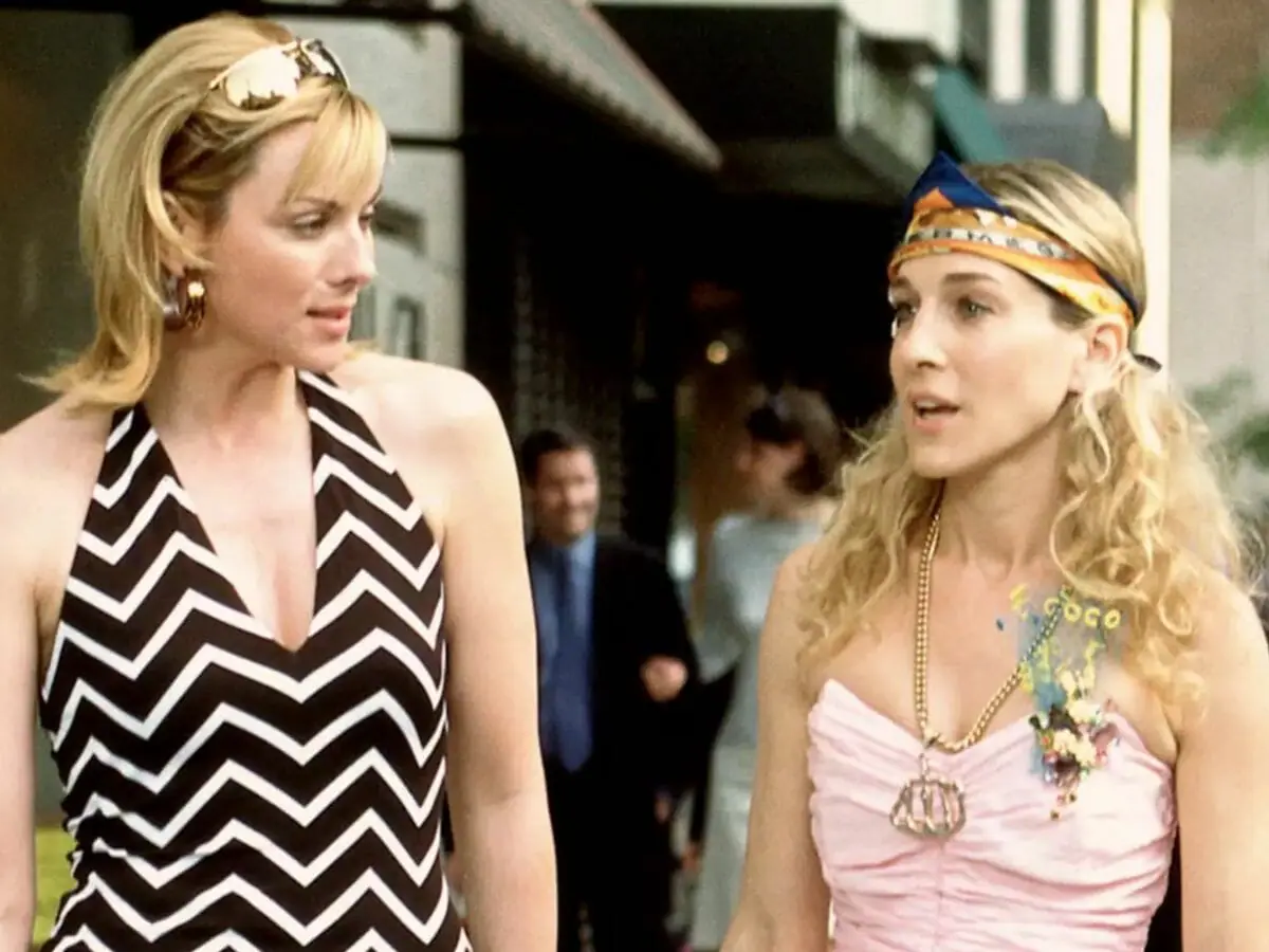 Kim Cattrall (à esq.) com Sarah Jessica Parker em Sex and the City