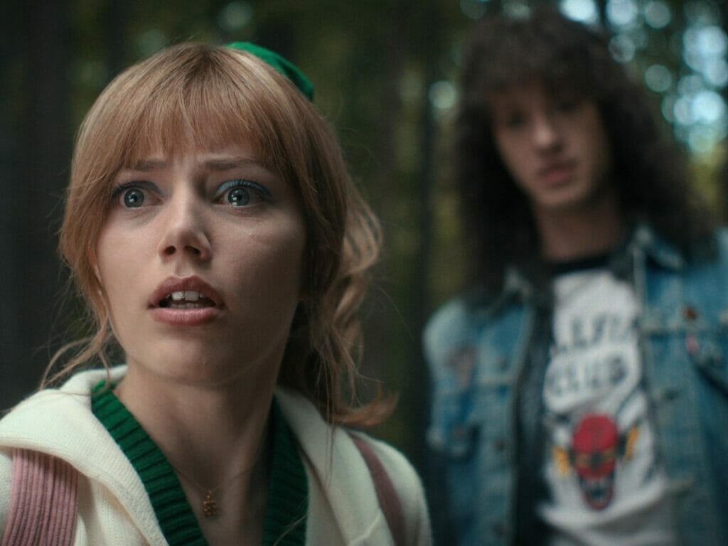 Grace Van Dien com Joseph Quinn em Stranger Things