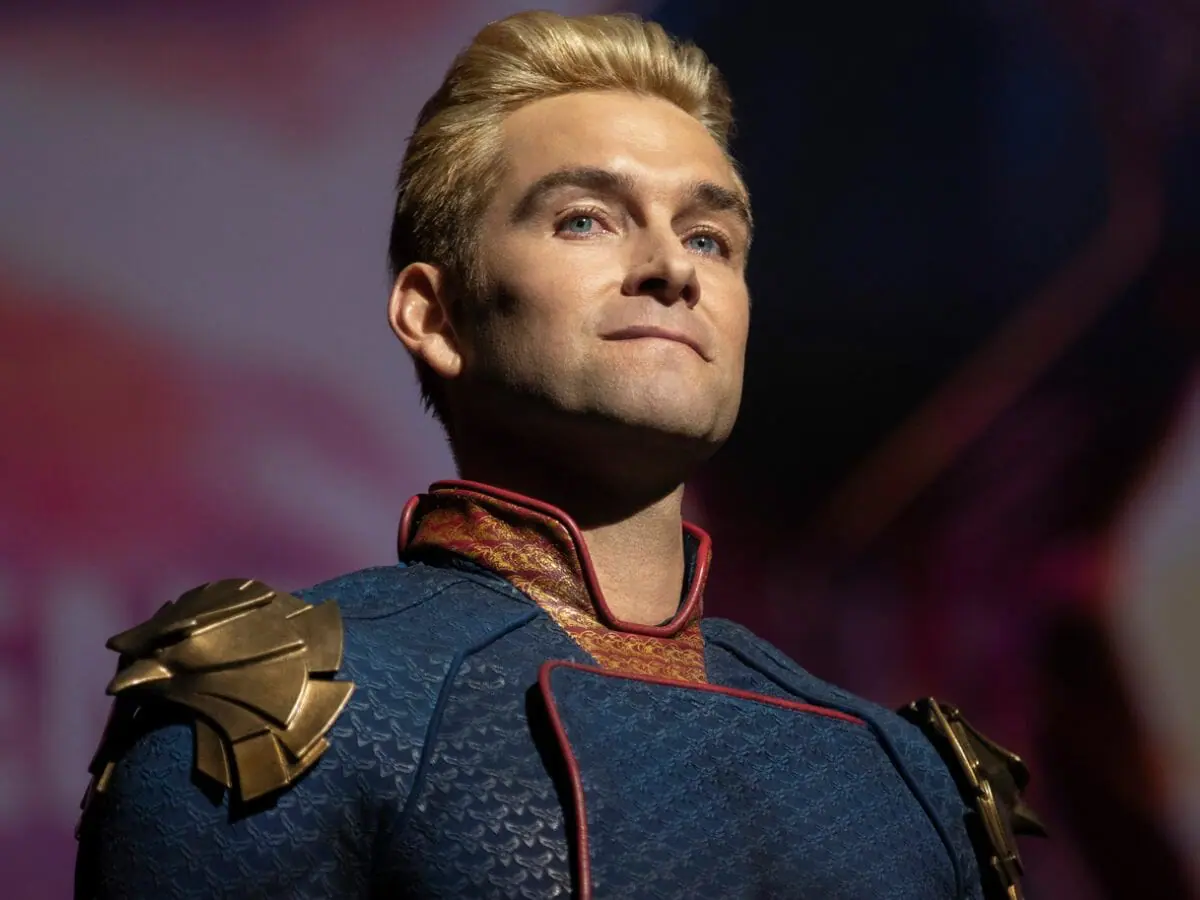 Antony Starr é o Capitão Pátria na série The Boys