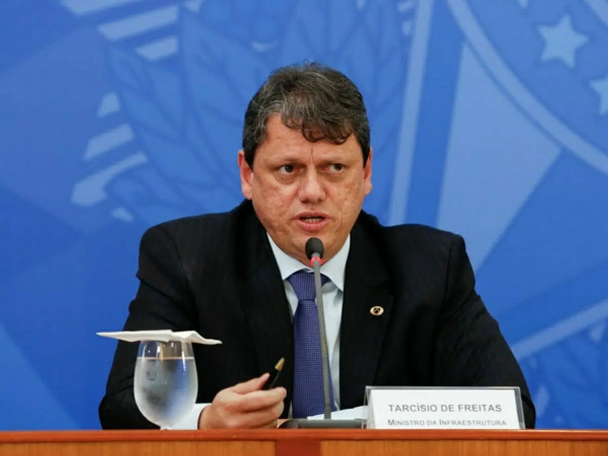 Tarcísio de Freitas em coletiva de imprensa