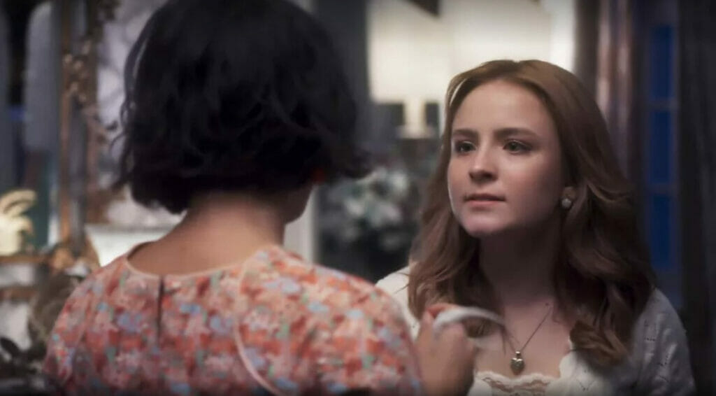 Isadora (Larissa Manoela) e Iolanda (Duda Brack) de Além da Ilusão