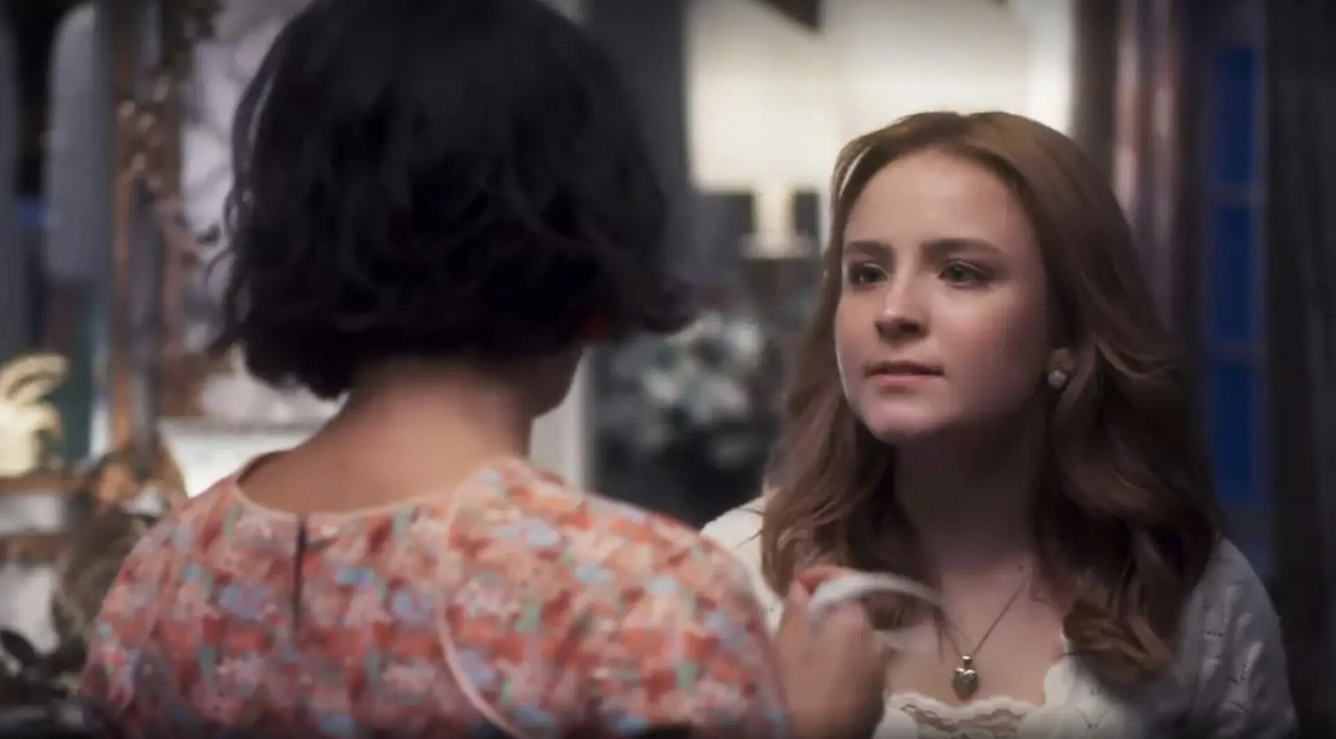 Isadora (Larissa Manoela) e Iolanda (Duda Brack) de Além da Ilusão