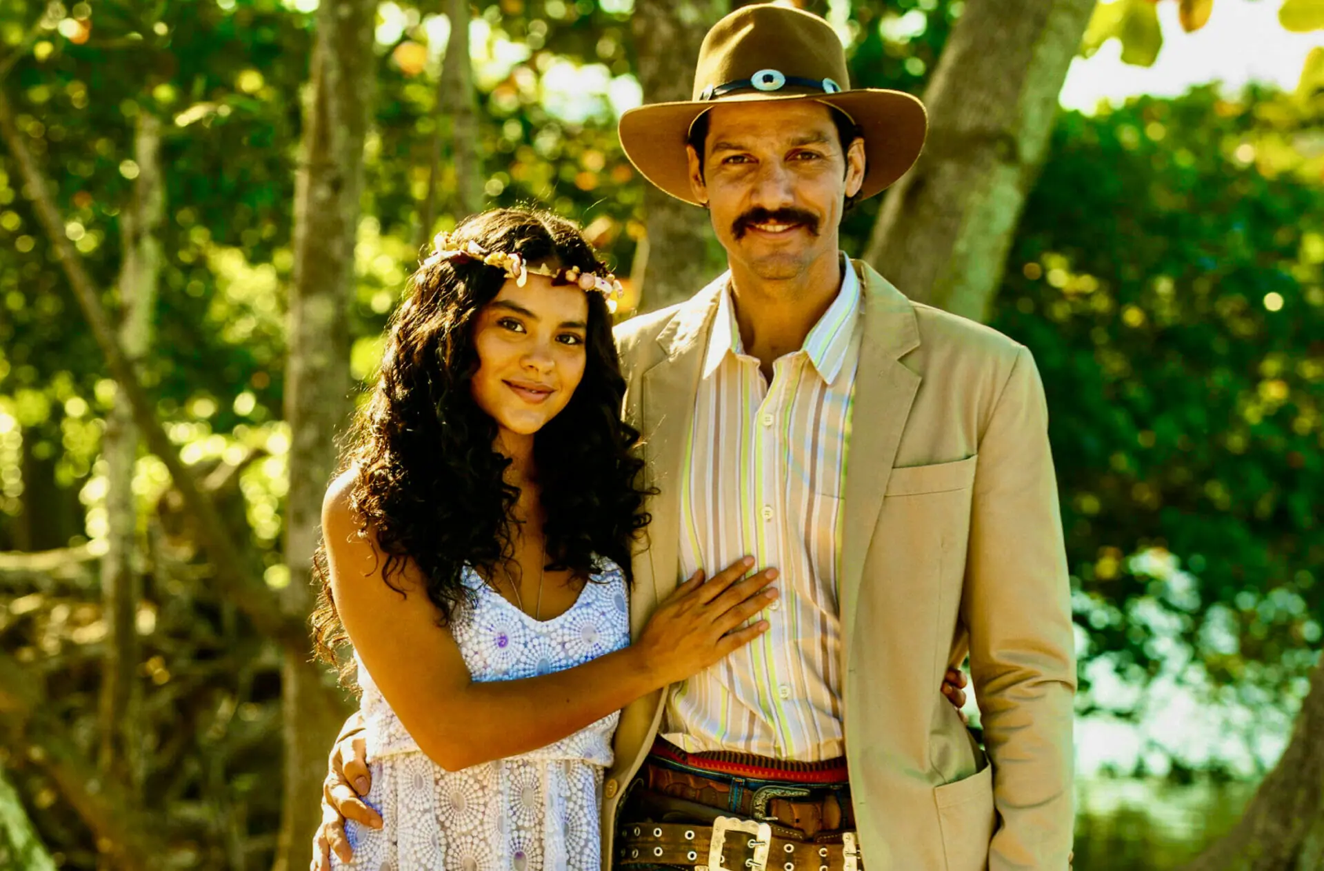 Muda (Bella Campos) e Tibério (Guito) em Pantanal