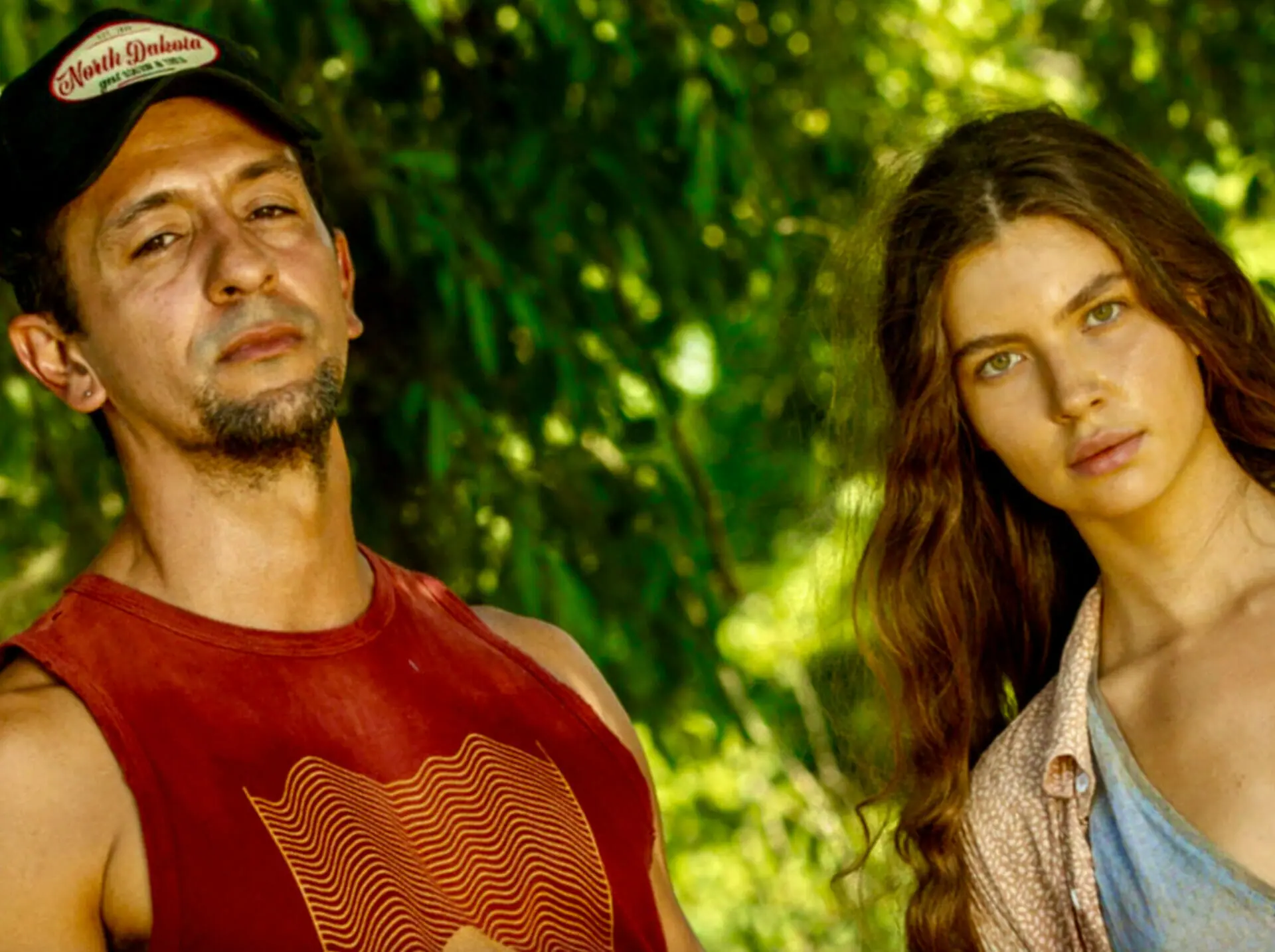 José Lucas (Irandhir Santos) e Juma (Alanis Guillen) em Pantanal