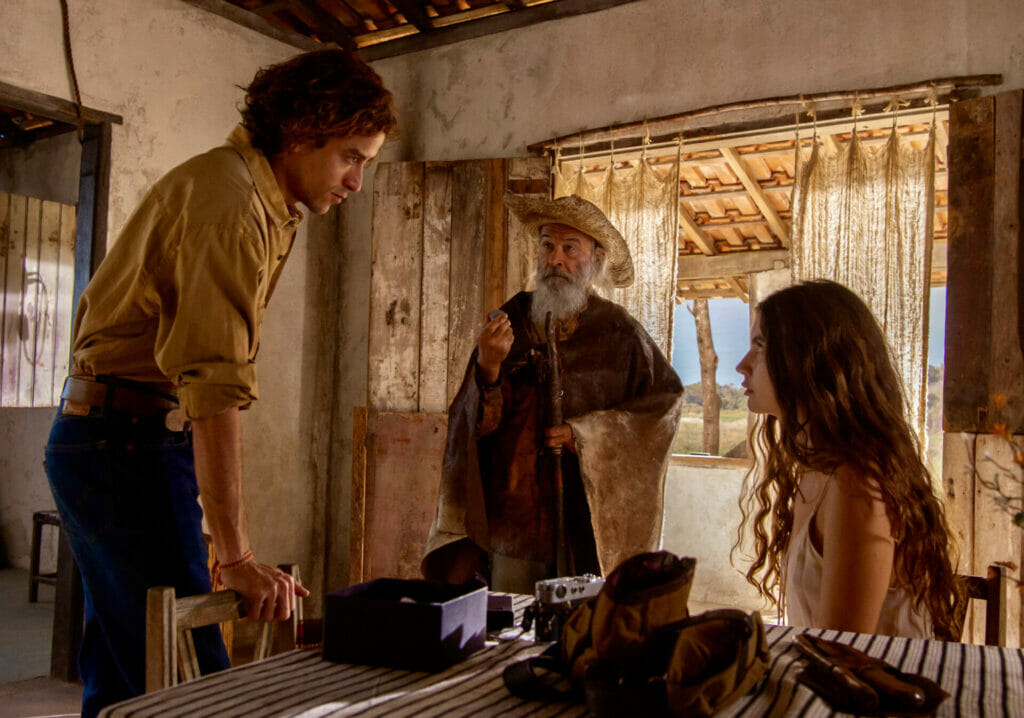 Jove (Jesu&iacute;ta Barbosa), Juma (Alanis Guillen) e Velho do Rio (Osmar Prado) de Pantanal