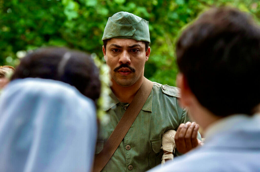 Bento (Matheus Dias), Letícia (Larissa Nunes) e Lorenzo (Guilherme Prates) em Além da Ilusão