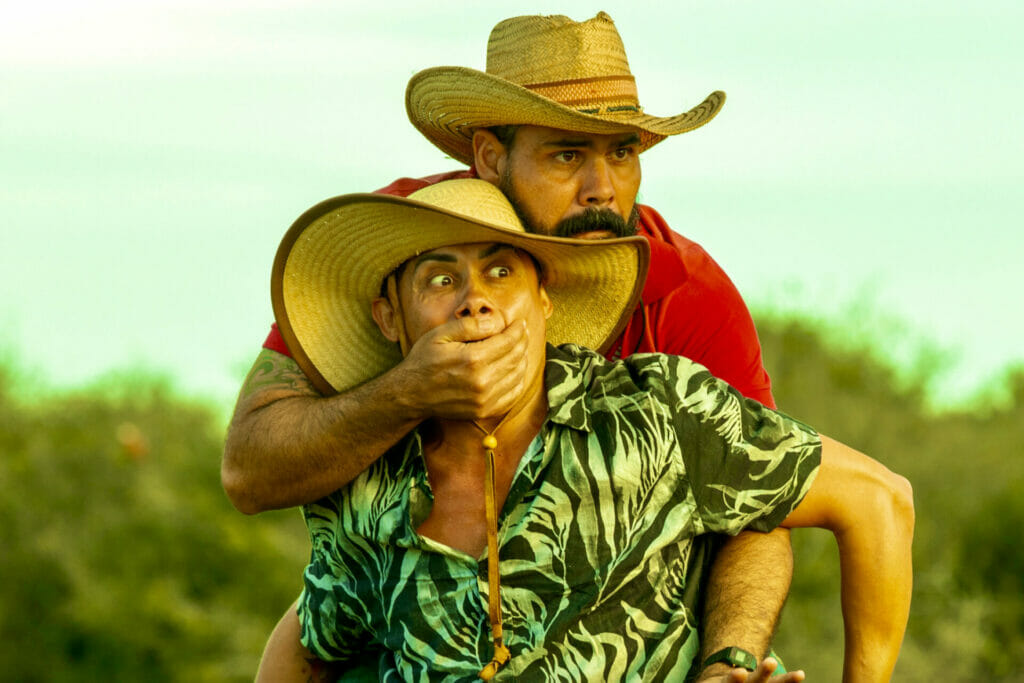 Zaquieu (Silvero Pereira) e Alcides (Juliano Cazarré) em Pantanal