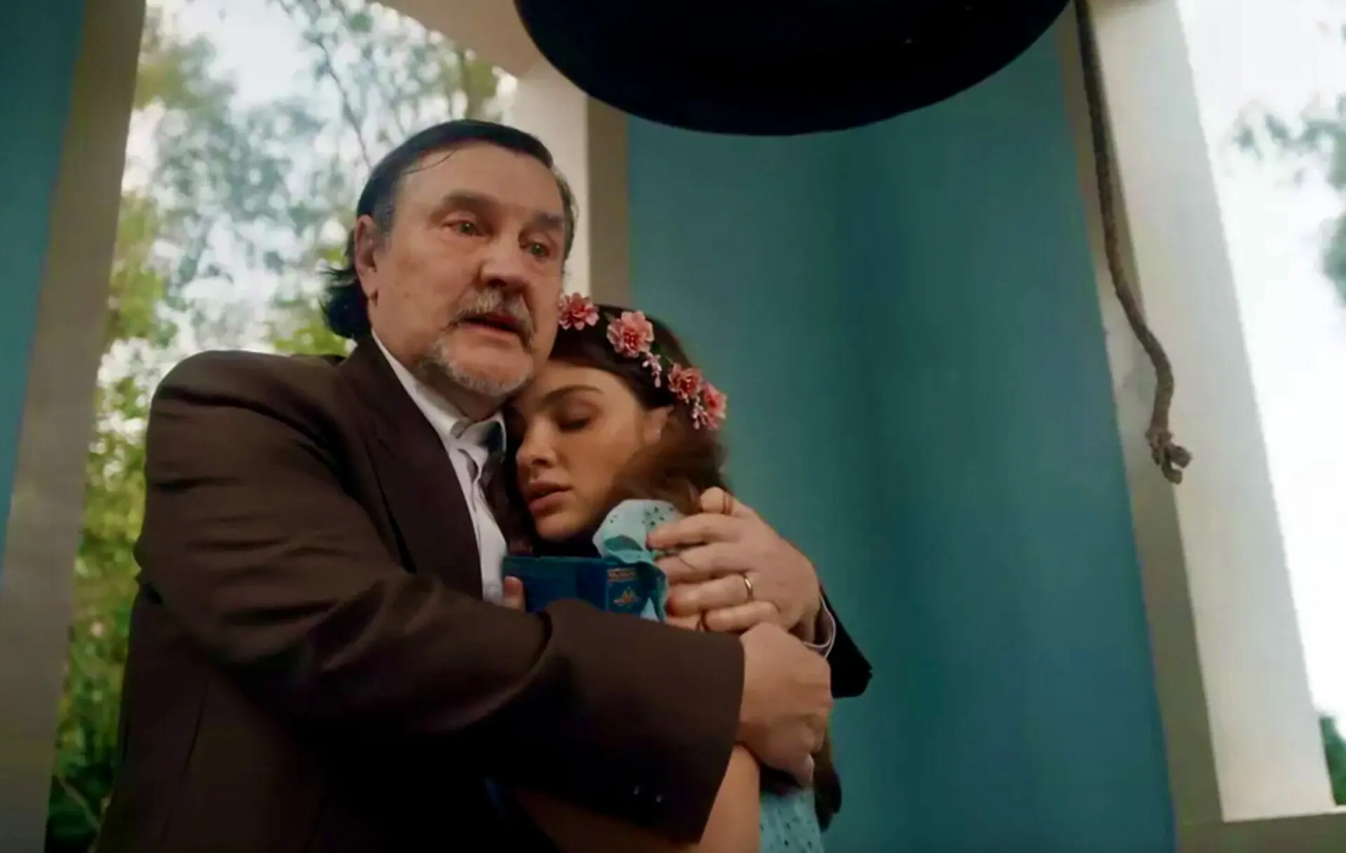 Matias (Antonio Calloni) e Olívia (Débora Ozório) em Além da Ilusão