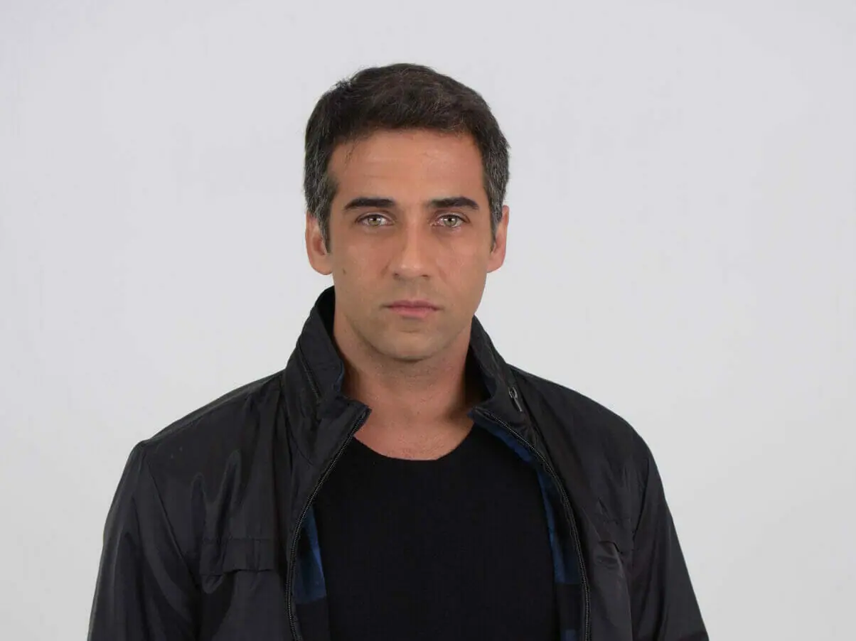 Miguel (Rafael Sardão) em Amor Sem Igual