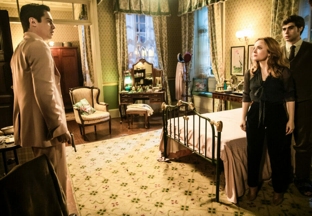 Joaquim (Danilo Mesquita), Isadora (Larissa Manoela) e Davi (Rafael Vitti) em Al&eacute;m da Ilus&atilde;o