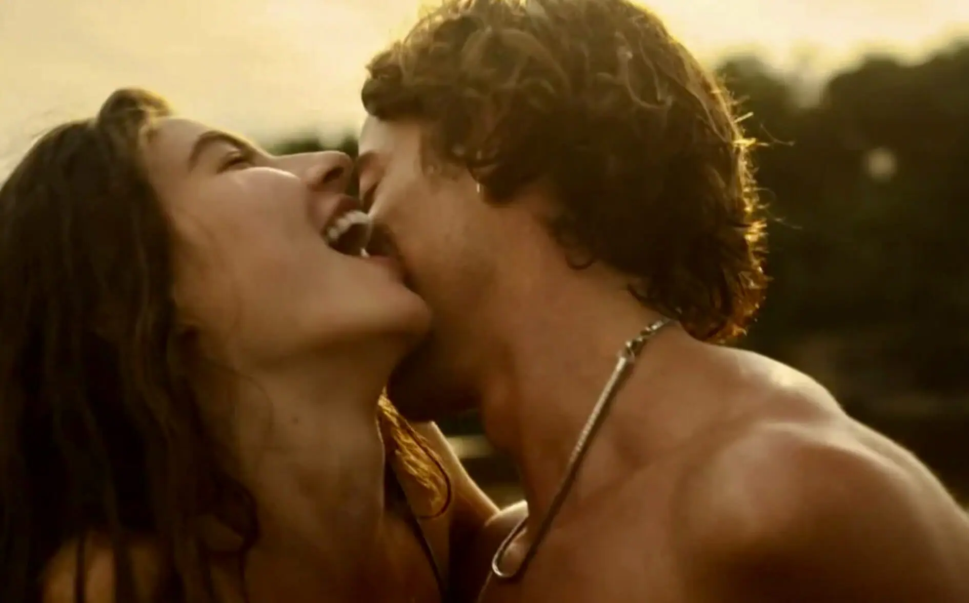 Juma (Alanis Guillen) e Jove (Jesuíta Barbosa) em Pantanal