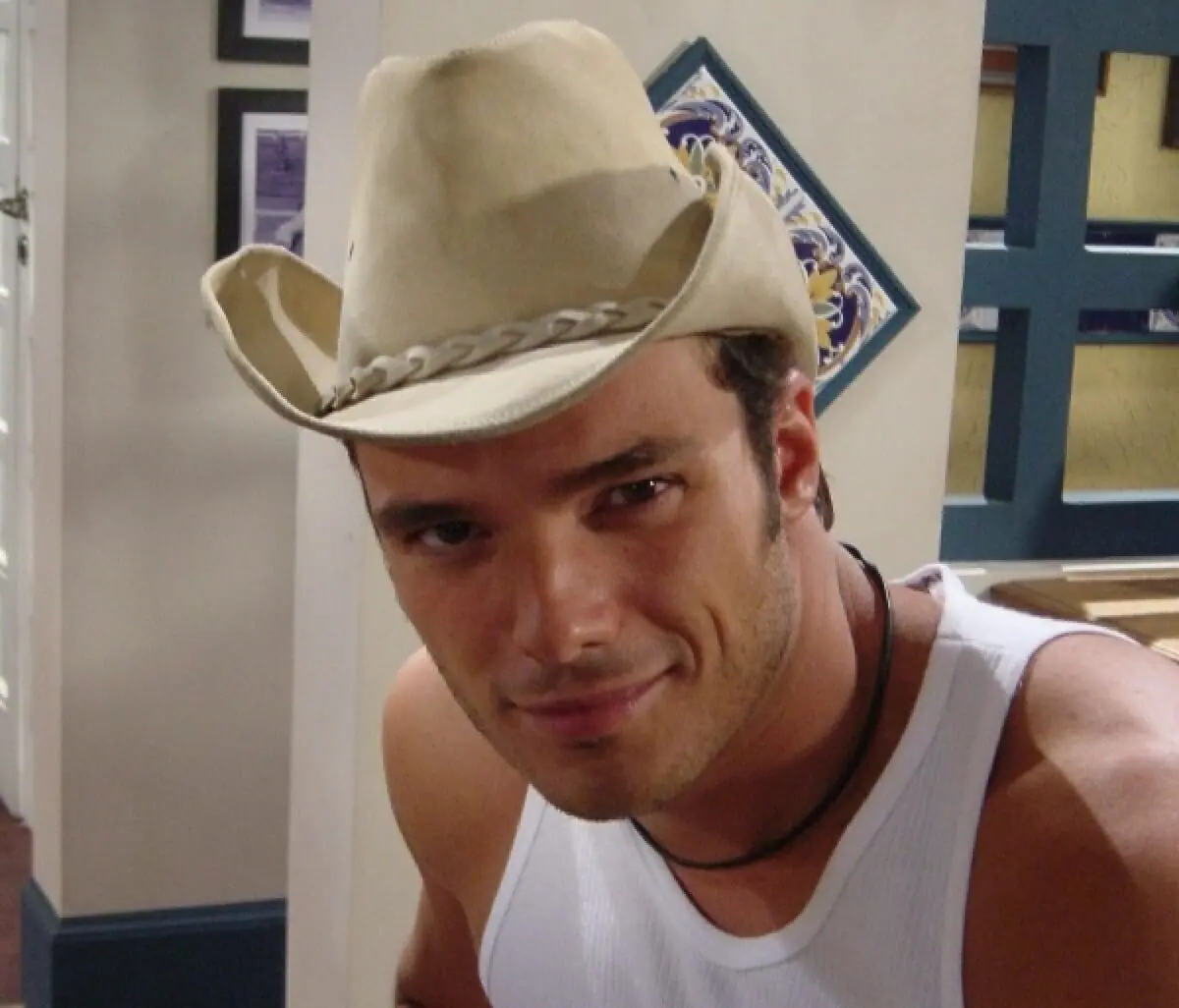 Adrian (Daniel Andrade) em Esmeralda
