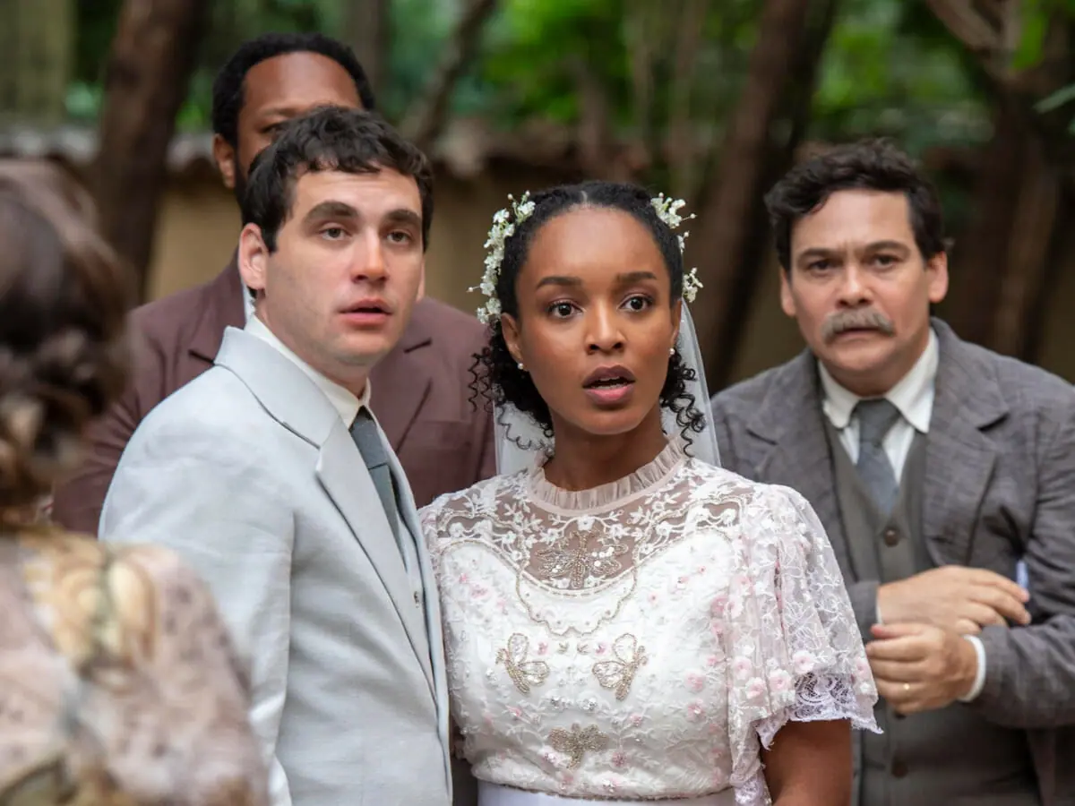 Letícia (Larissa Nunes) e Lorenzo (Guilherme Prates) em Além da Ilusão