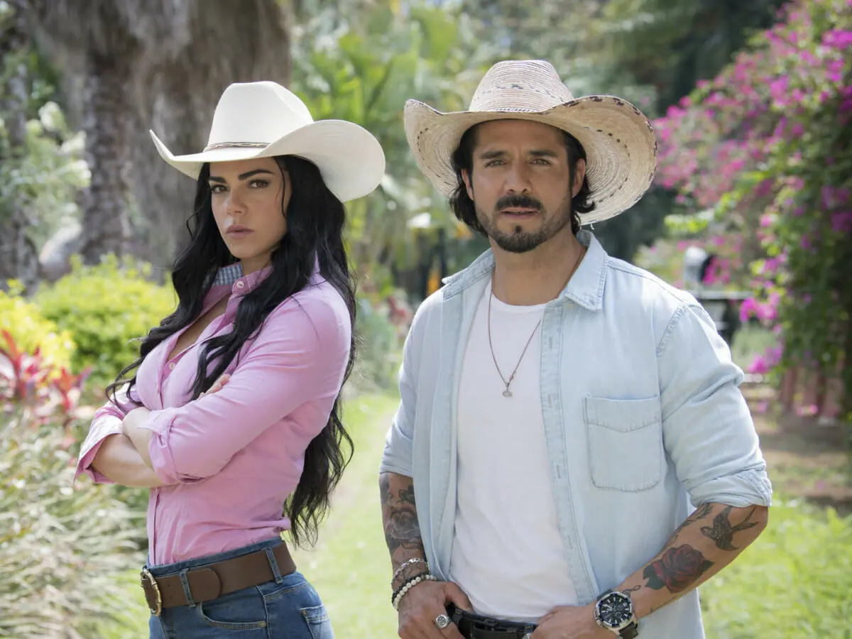 Livia Brito e José Ron em A Desalmada