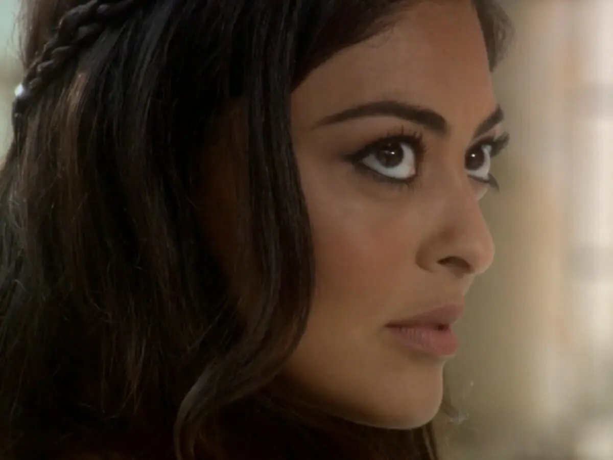 Maya (Juliana Paes) em Caminho das Índias
