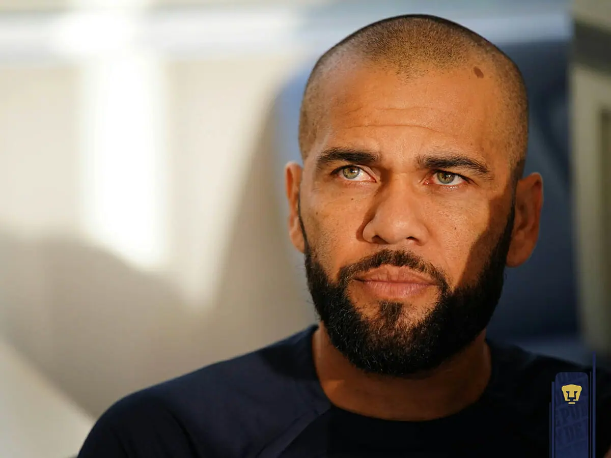 O jogador brasileiro Dani Alves no Pumas, time do México