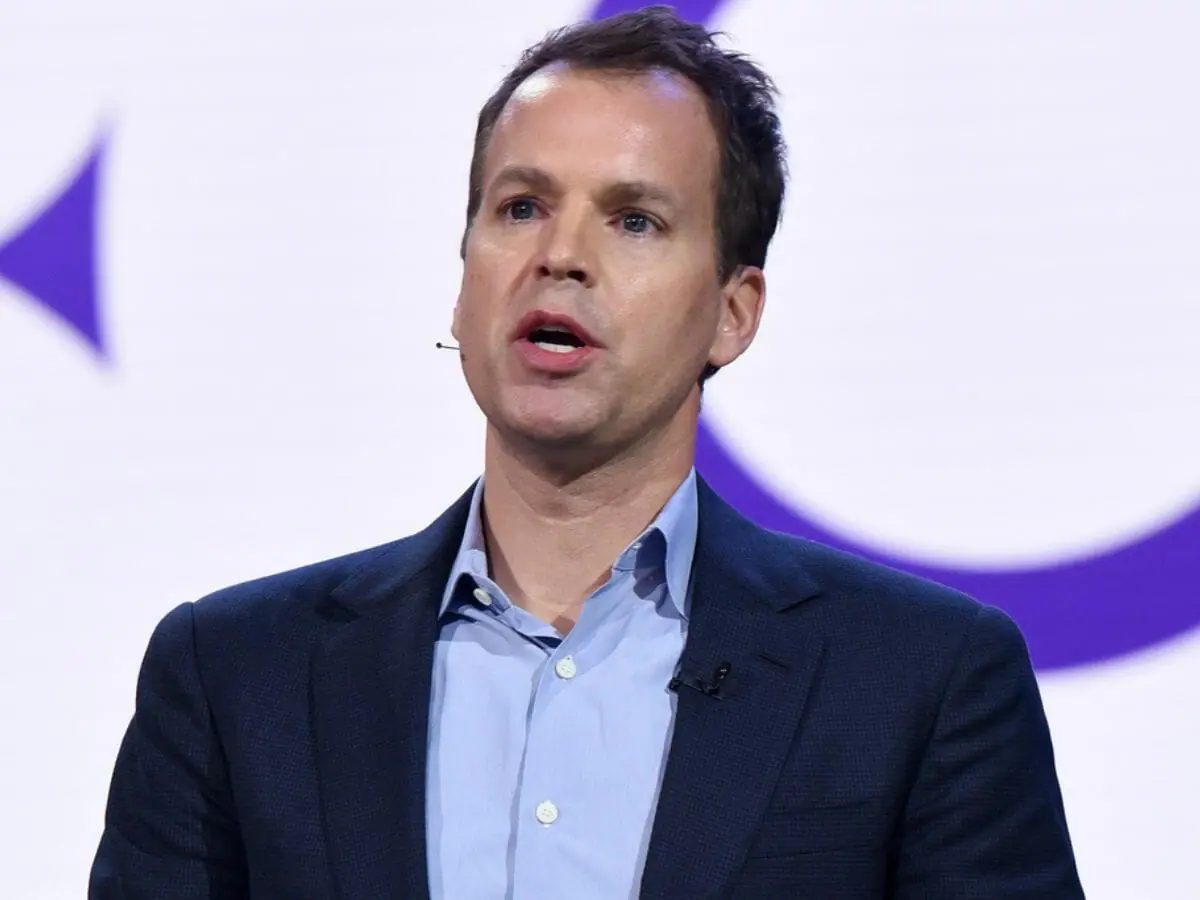 O executivo Casey Bloys durante evento da HBO