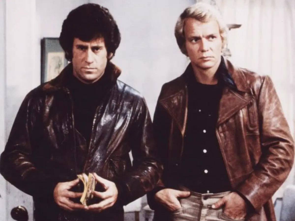 Paul Michael Glaser (à esq.) e David Soul na série Starsky & Hutch