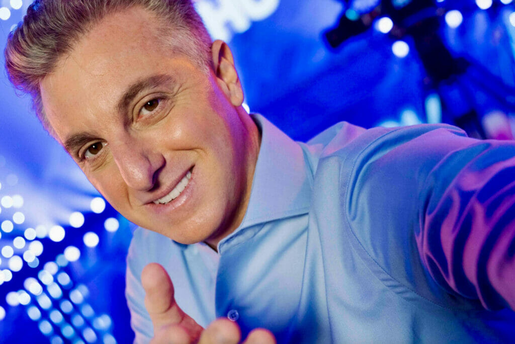 Luciano Huck nos bastidores do 'Domingão'