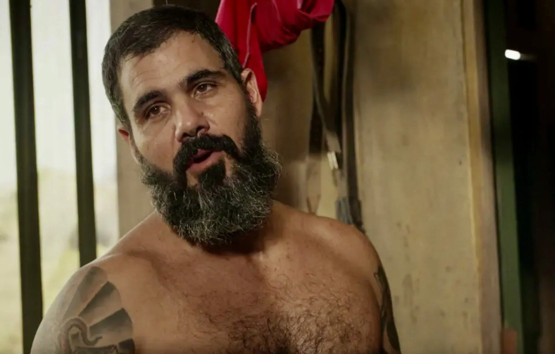 Alcides (Juliano Cazarré) em Pantanal