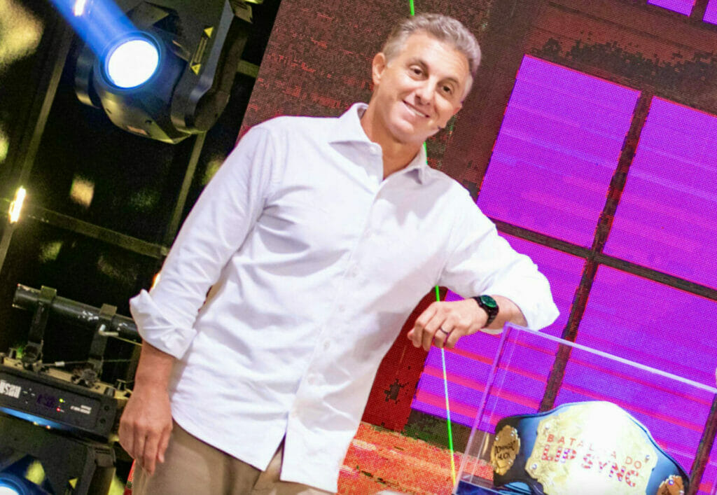 Luciano Huck nos bastidores do 'Domingão'