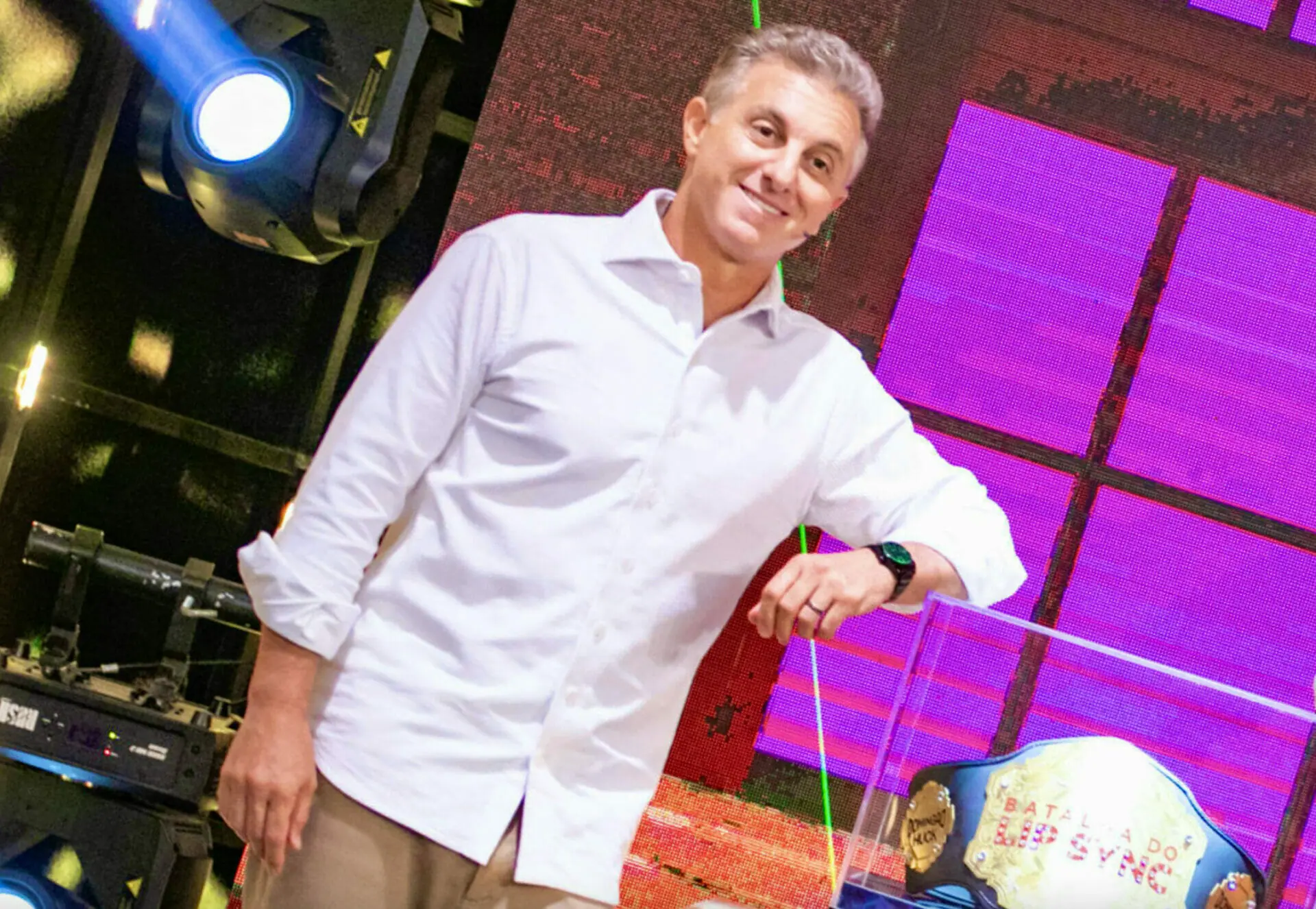 Luciano Huck nos bastidores do 'Domingão'
