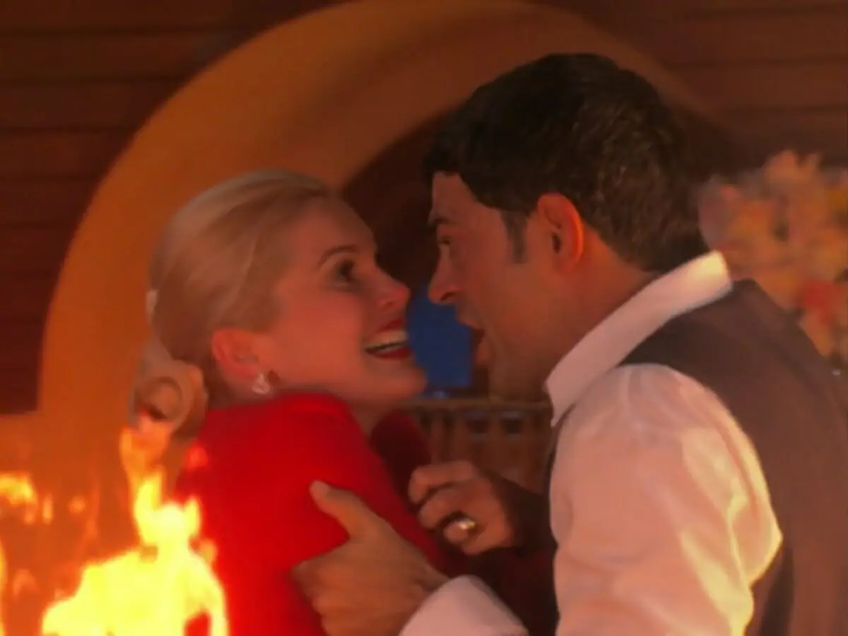 Cristina (Flávia Alessandra) e Rafael (Eduardo Moscovis) de Alma Gêmea