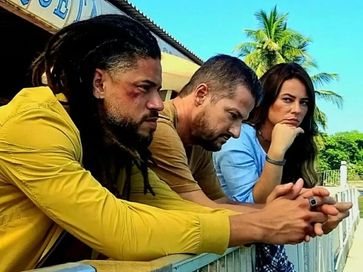 Ítalo (Paulo Lessa), Moa (Marcelo Serrado) e Pat (Paolla Oliveira) de Cara e Coragem