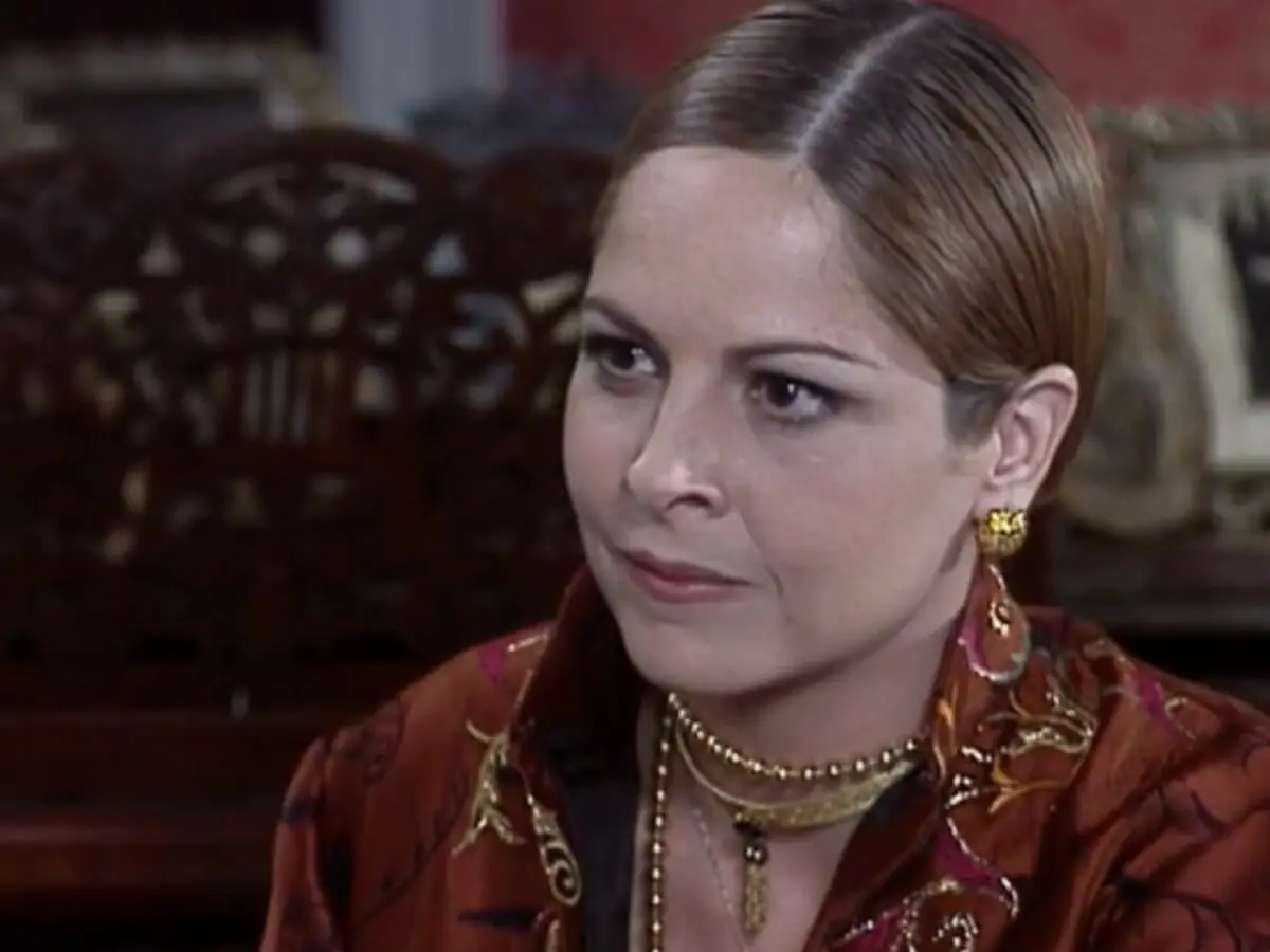 Marcela (Drica Moraes) em O Cravo e a Rosa