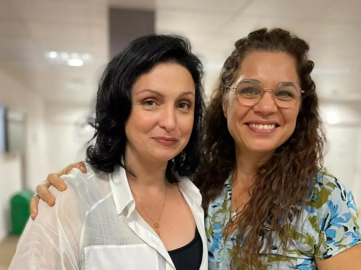 Maria Eugênia (Luciana Borghi) e Maria Bruaca (Isabel Teixeira) em Pantanal