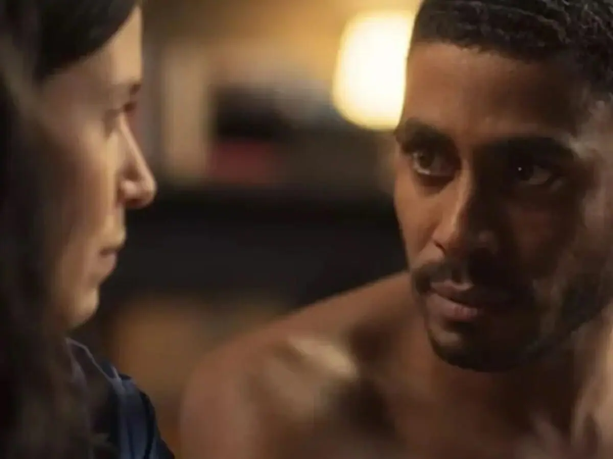 Regina (Mel Lisboa) e Leonardo (Ícaro Silva) de Cara e Coragem