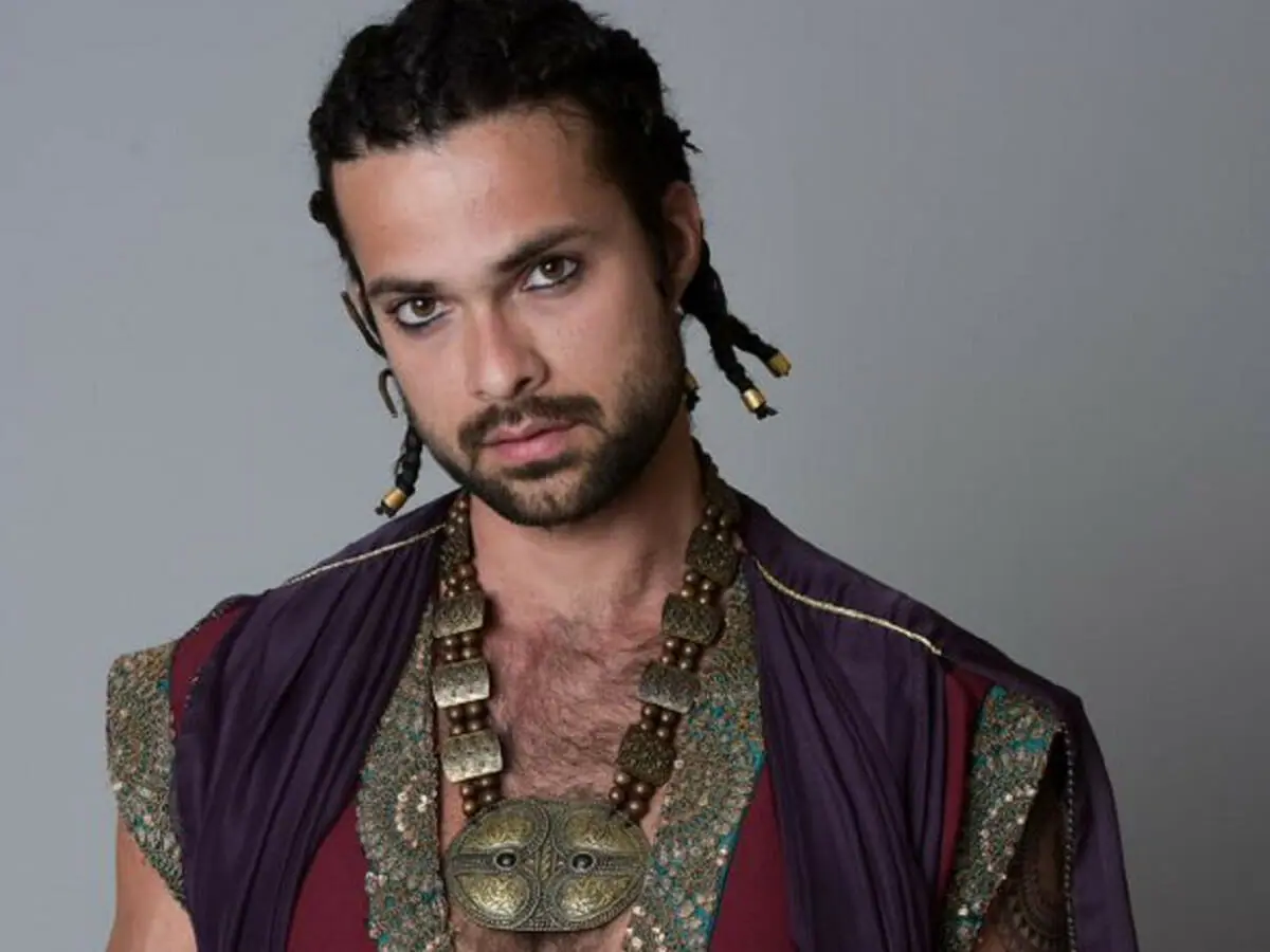 Lamár (Victor Sparapane) em Reis