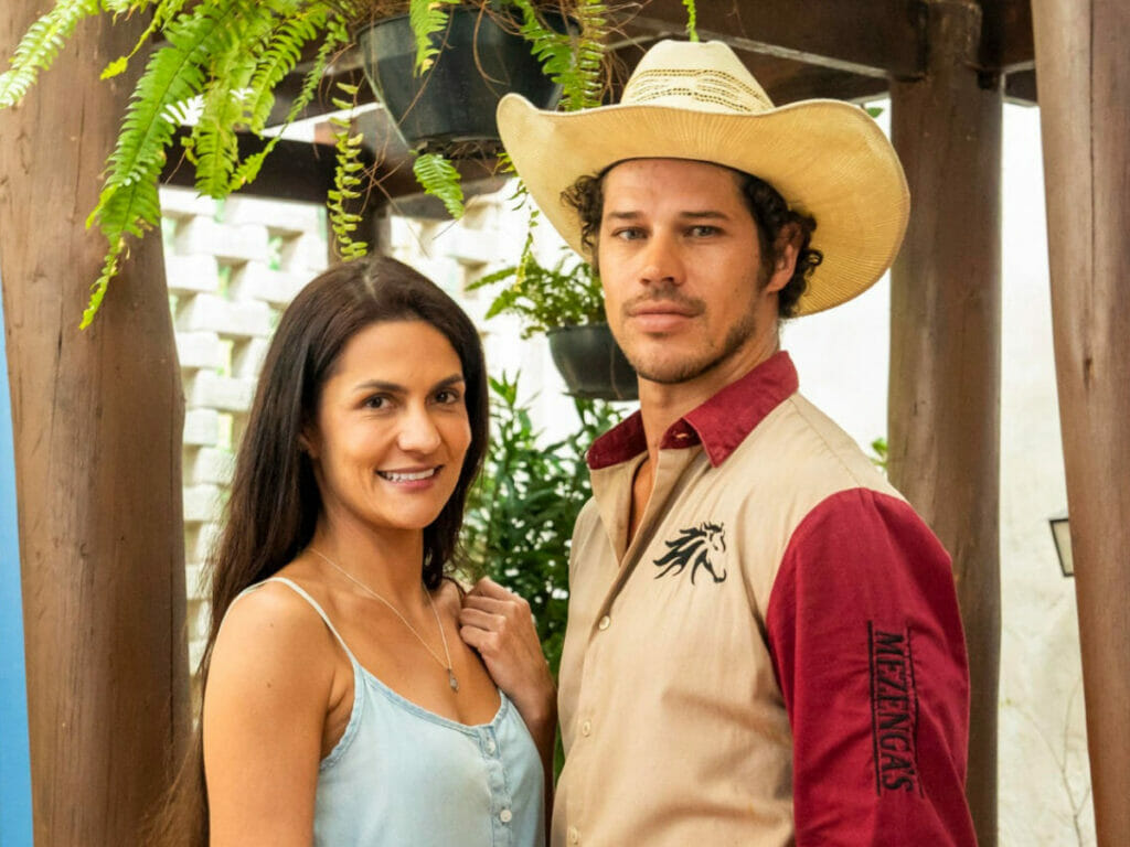 Tadeu (José Loreto) e Zefa (Paula Barbosa) em Pantanal