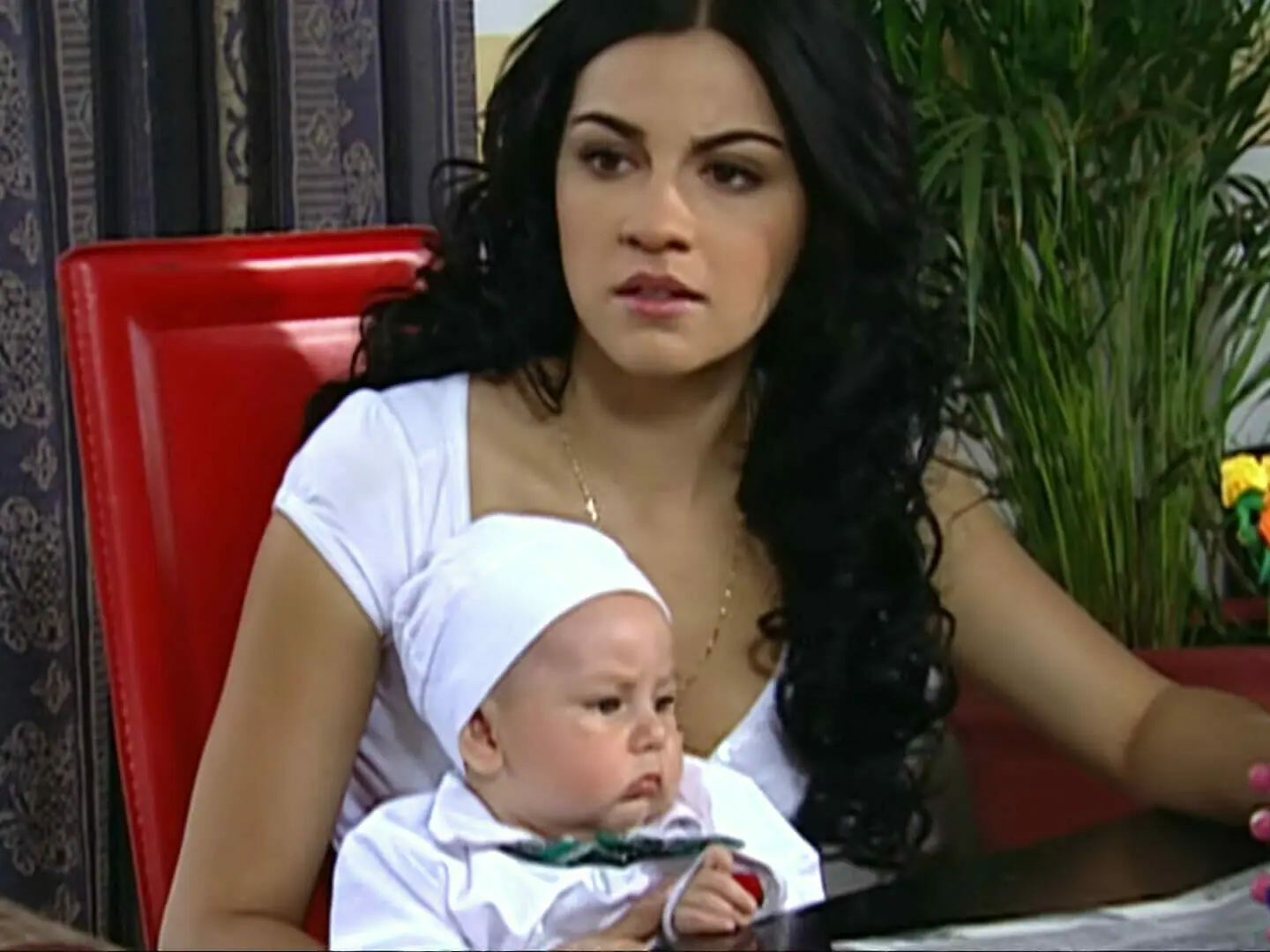 Malu (Maite Perroni) em Cuidado com o Anjo
