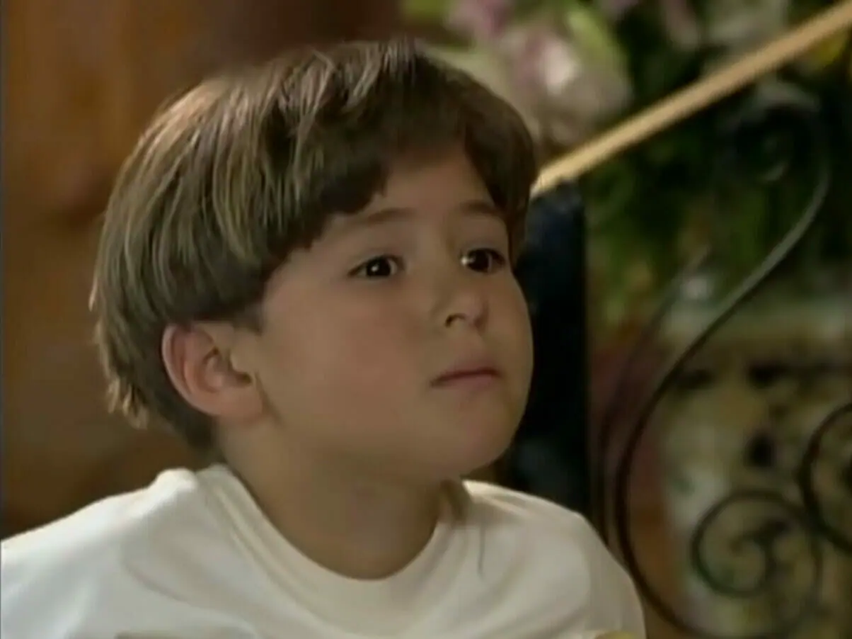 Carlinhos (Sergio Guerrero) em A Usurpadora