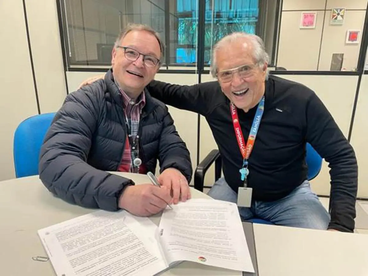 Carlos Alberto de Nóbrega ao lado de Julio Dantas, diretor administrativo e financeiro do SBT