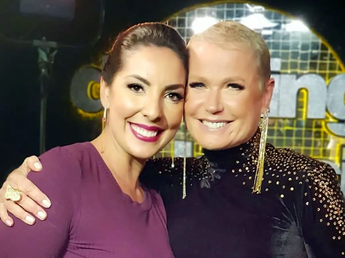 A jornalista Priscila Tovic ao lado de Xuxa Meneghel